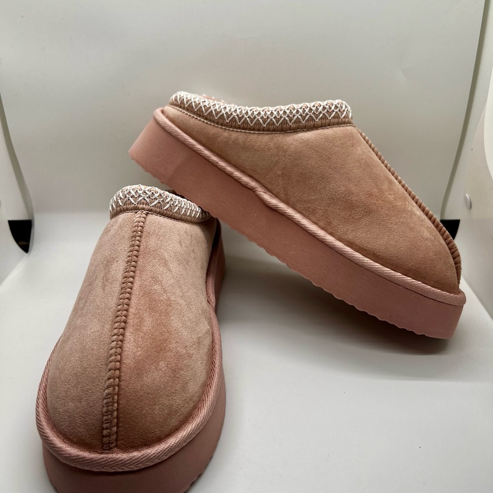 BRAND NEW Pink Lily Women's Pink Suede Slip-On Clog